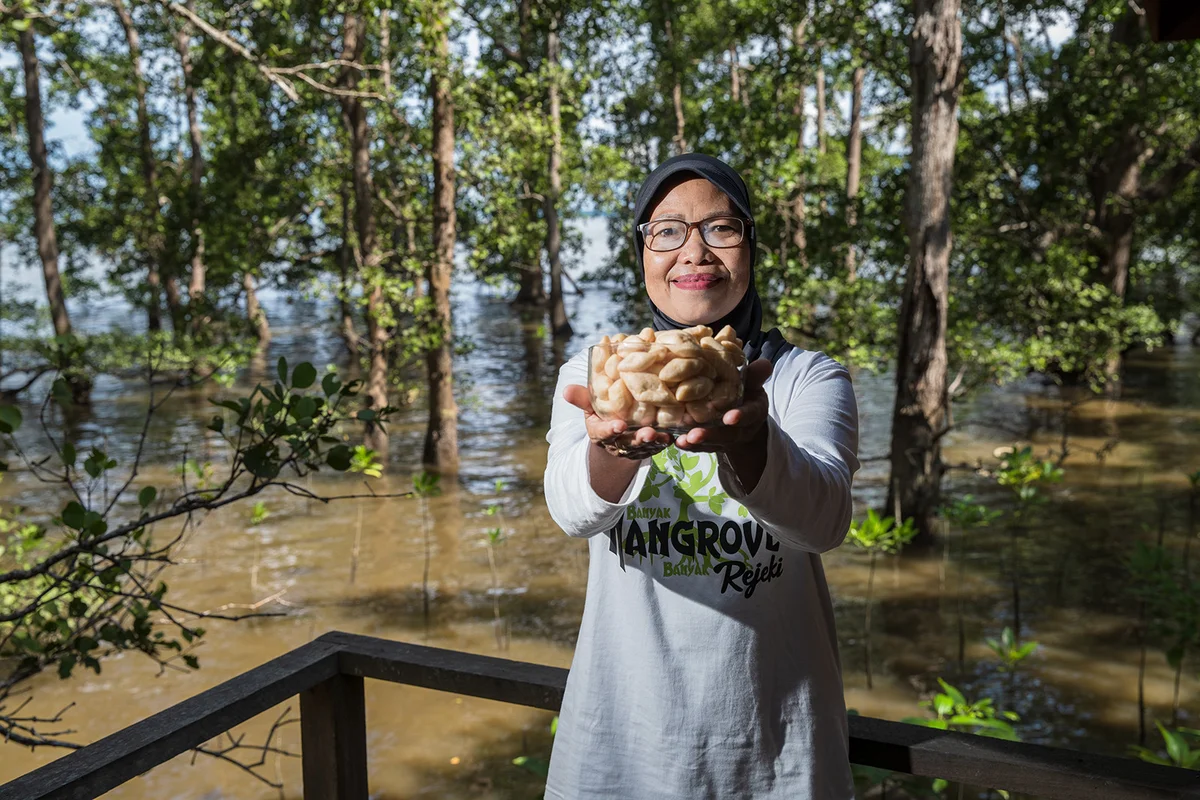 Suhainah, Chairwoman of the SECURE Women's Group in Pegat Batumbuk, Berau